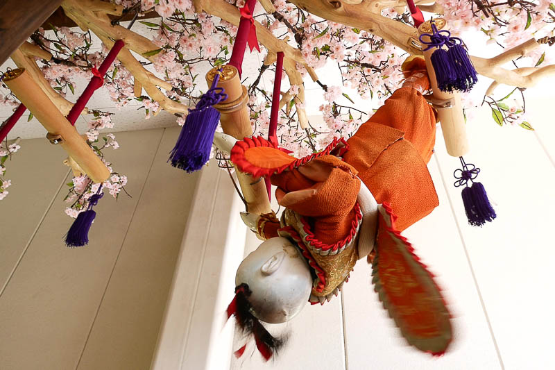 ４番の綾に足を掛けます