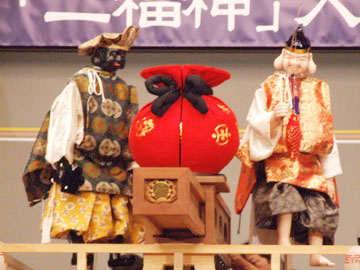 大黒人形（左）と恵比寿人形