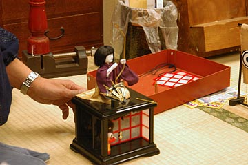 これは試作品．発売前だから詳しくは見せられない