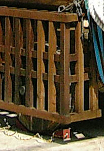 右の輪懸部分を等倍に拡大してみた。 細部まで解像しているが、さすがに一眼 デジカメには勝てない。