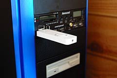 接続はUSB端子に挿すだけ