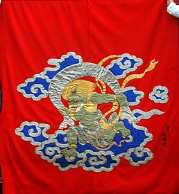 西馬場神車緋羅紗地に風神と雷神を金・白金刺繍
